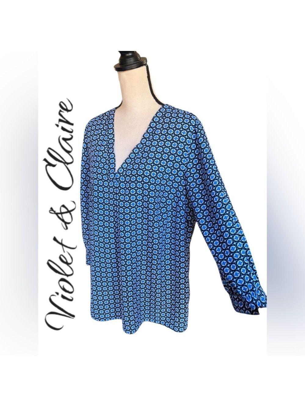 Violet & Claire-1X pretty women’s blouse for summer. V neck, lightweight. EUC!